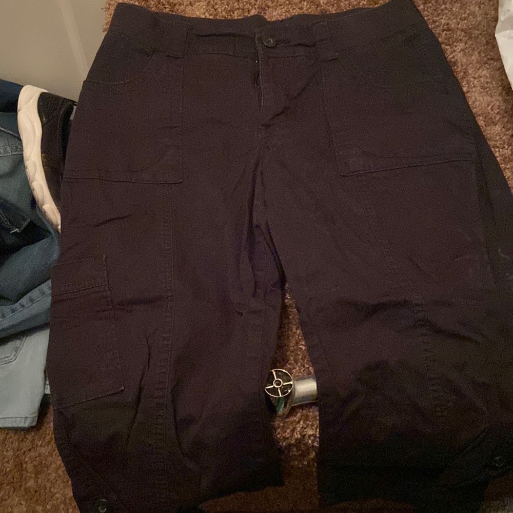 Riders by Lee capri pants in black. Good condition.